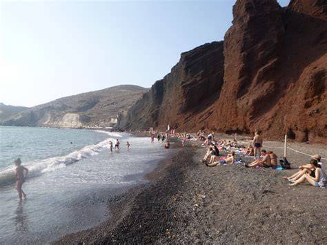 Červené vulkanické útesy Red Beach