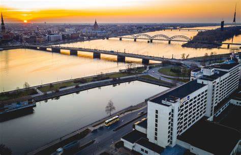 Riga historické centrum a rieka Daugava