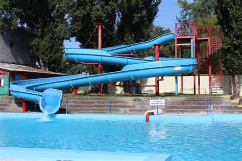 Letné kúpalisko Triton bazény a tobogan