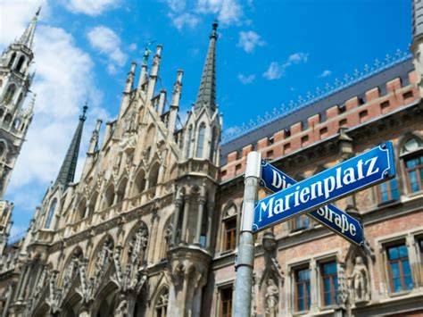Marienplatz a fanúšikovský obchod Bayernu