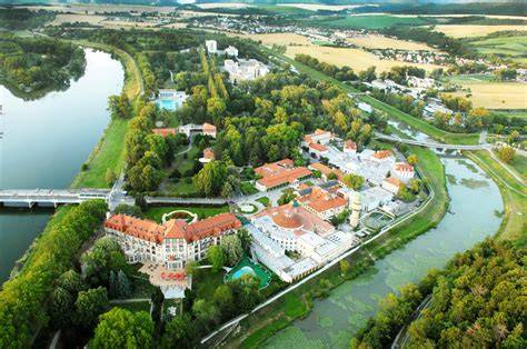Piešťany Kúpeľný ostrov termálne kúpele