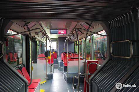interiér diaľkového autobusu Wi-Fi zásuvky