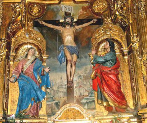 Kríž nad hlavným oltárom Notre-Dame