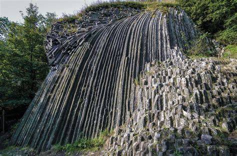 Šomoška kamenný vodopád a čadičový hrad