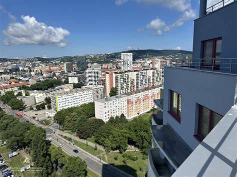 Panoramatický výhľad na Bratislavu z apartmánu