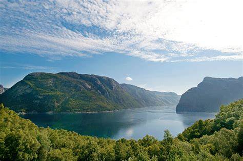 Nórske fjordy z paluby výletnej lode